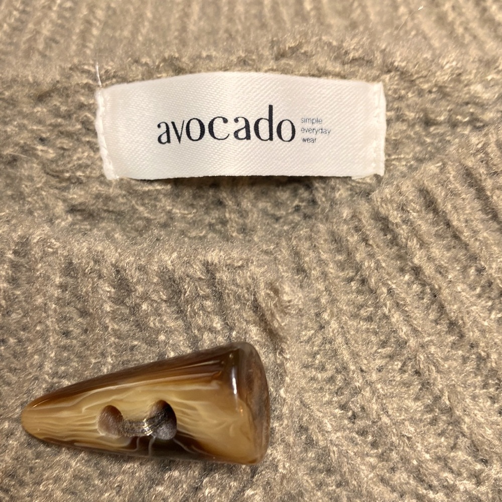 Avocado Brand Bulky Cable Knit Cardigan Size M - Picture 4 of 5